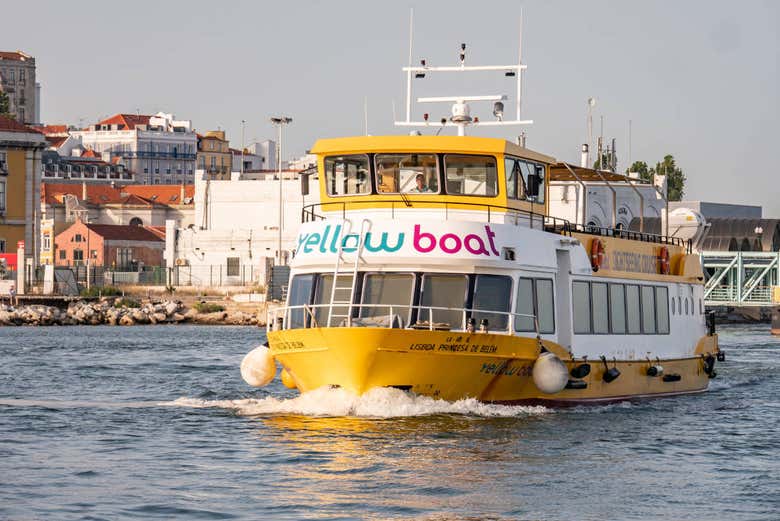 boat tour of lisbon