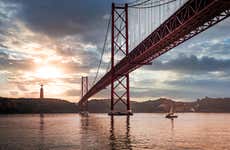 Giro in veliero al tramonto a Lisbona