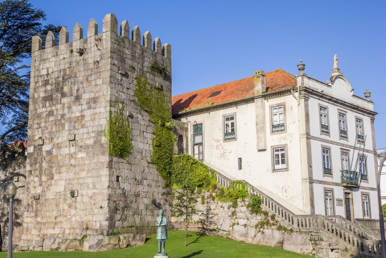 Torrione delle mura di Porto