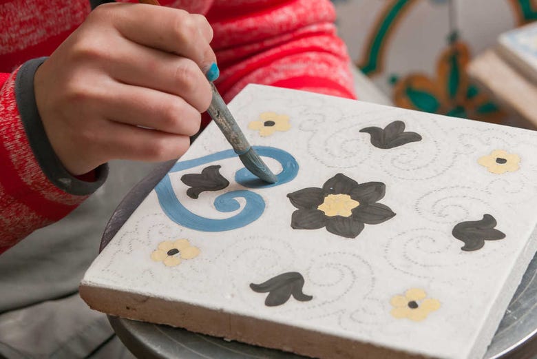 Painting motifs on a tile