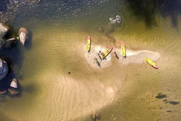 Vista aérea del tour en kayak