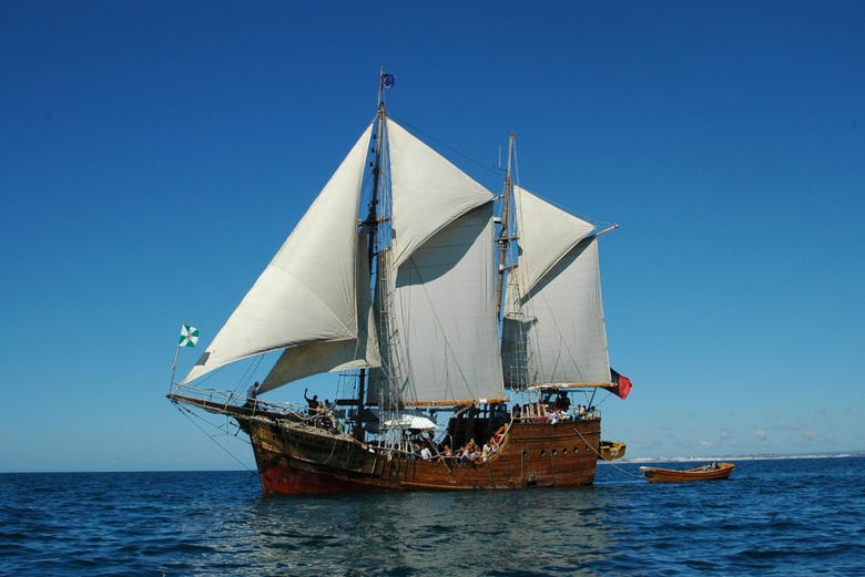 Barco pirata en el Algarve