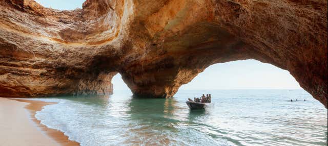 Paseo en barco privado por las cuevas de Benagil