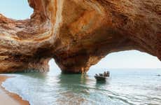 Paseo en barco privado por las cuevas de Benagil