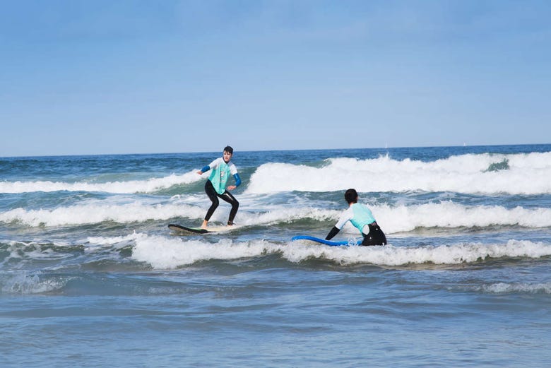 Surfer à Praia Azul
