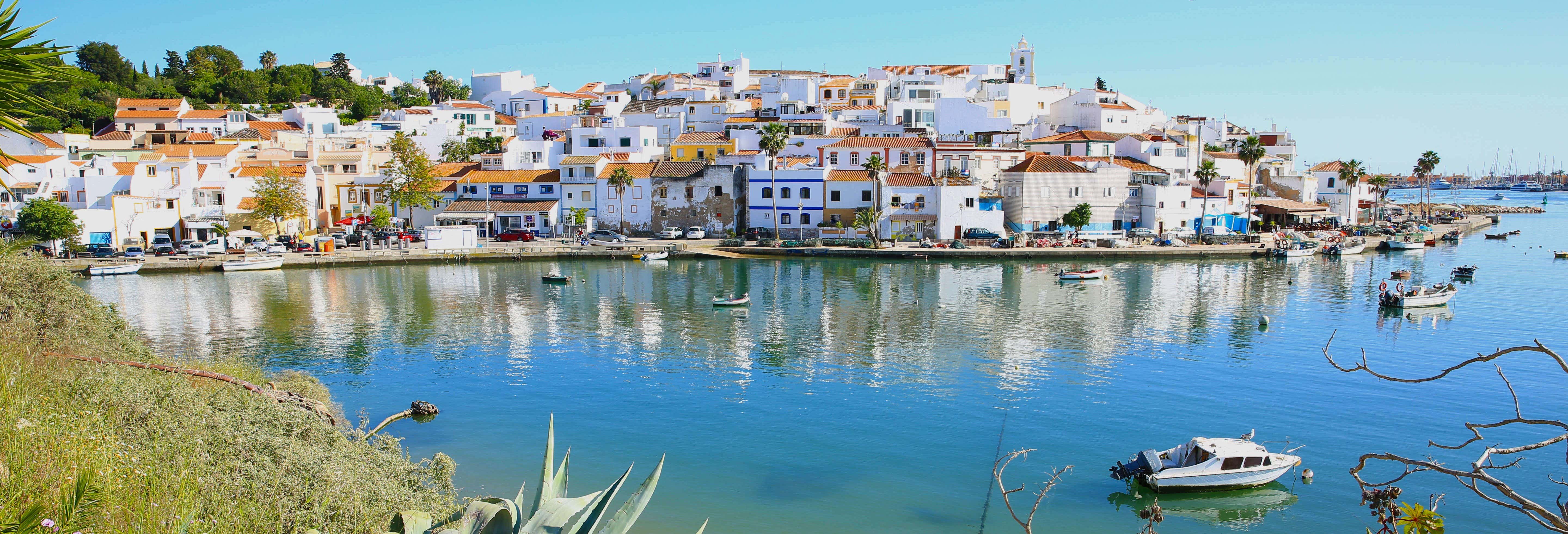 Tour por Carvoeiro, Benagil e Ferragudo + Degustação de vinhos