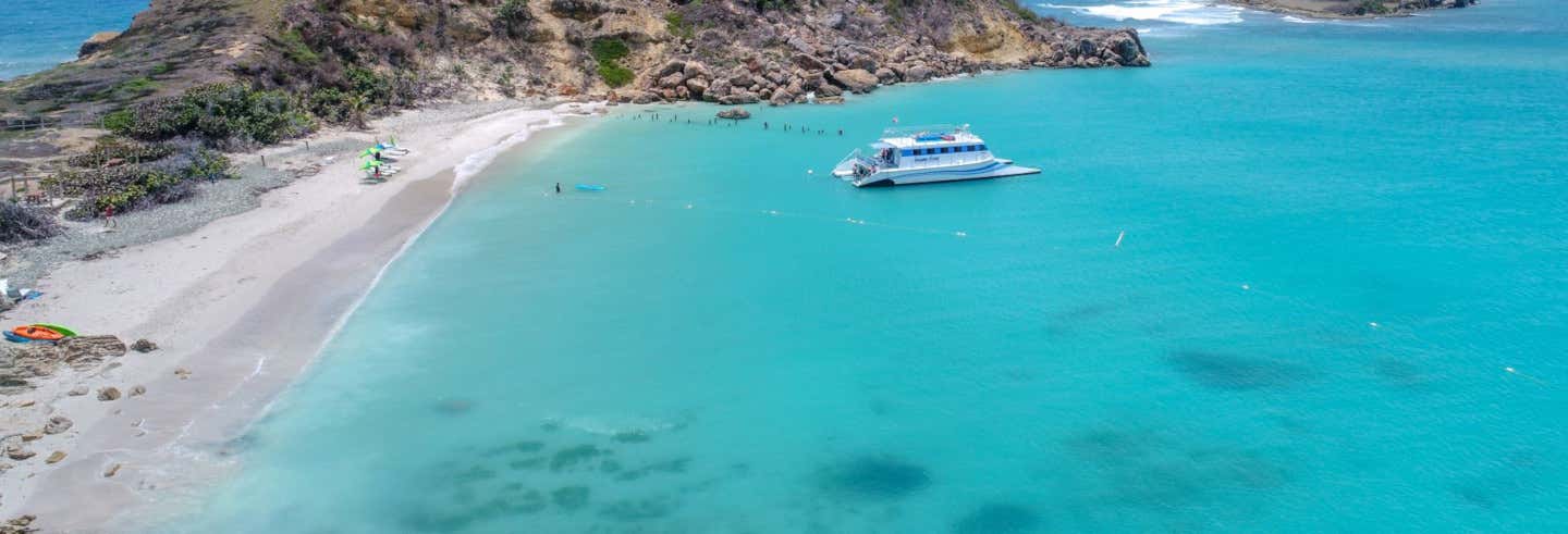 Excursão a Caja de Muertos de catamarã