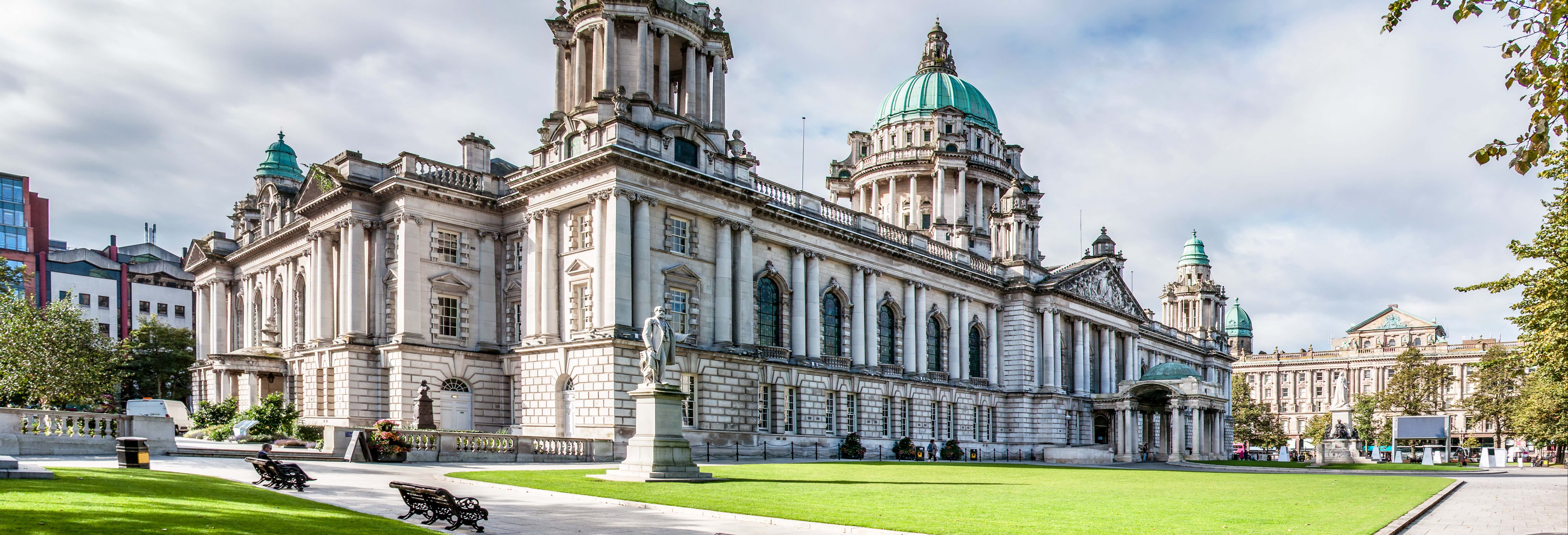 Tour privado por Belfast con guía en español