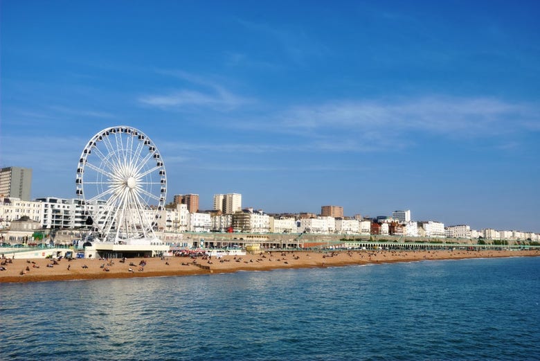 Playa de Brighton, con su famosa noria de fondo