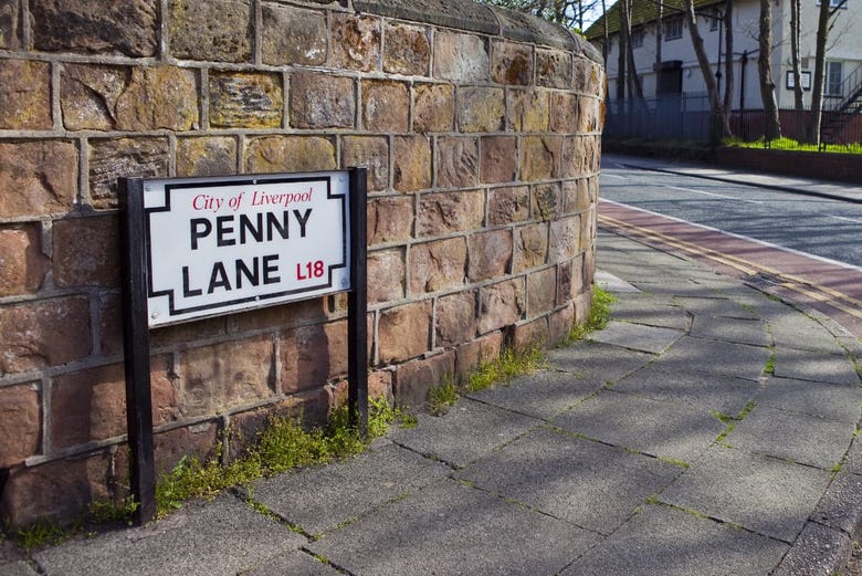 En la famosa calle Penny Lane