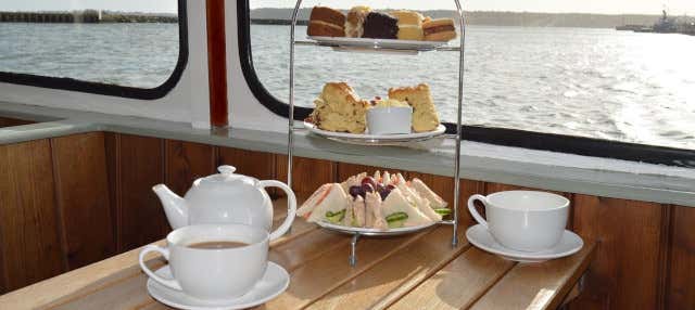 Paseo en barco por Poole con comida