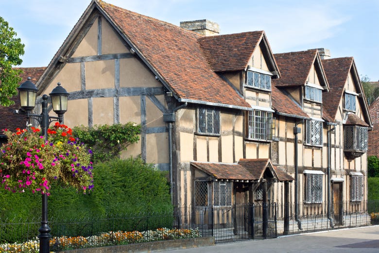 La casa natale di Shakespeare di lato