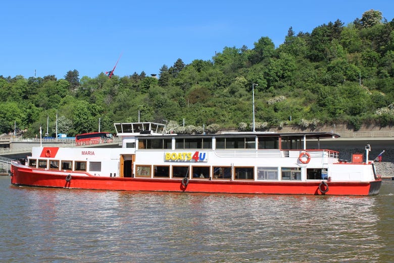 Paseo en barco por el río Moldava