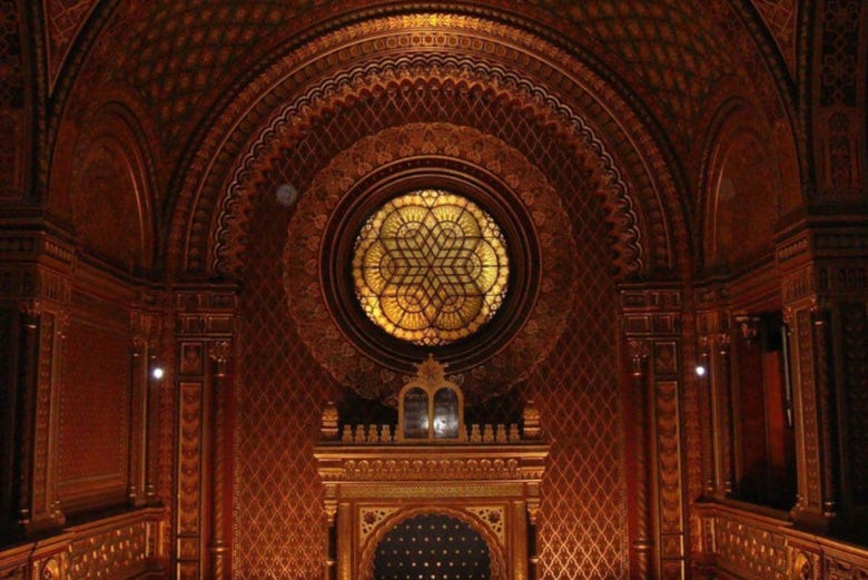 L'intérieure de la synagogue espagnole