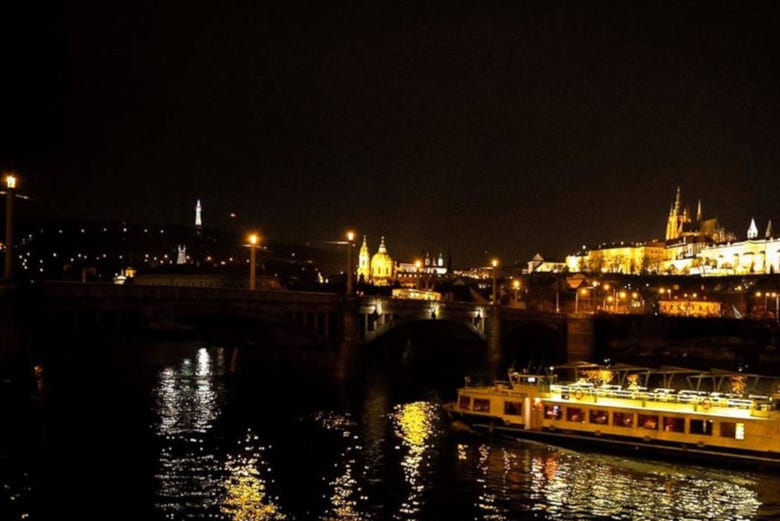 Panorámica nocturna de Praga