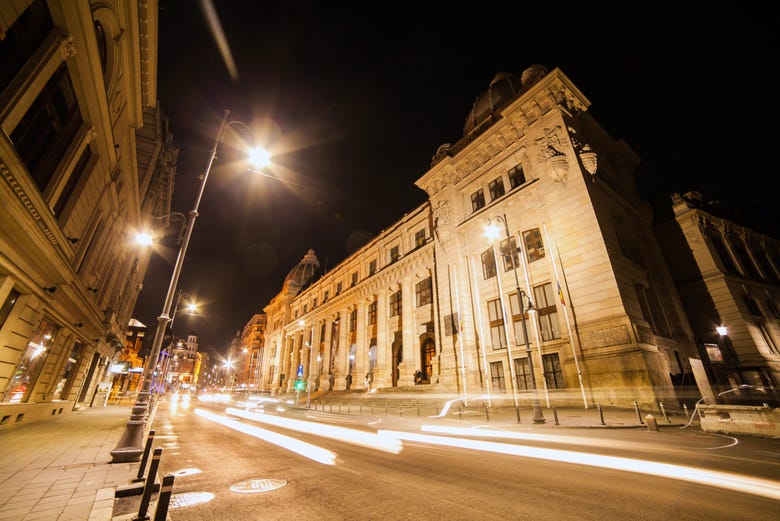 Le centre historique de de Bucarest dans la nuit