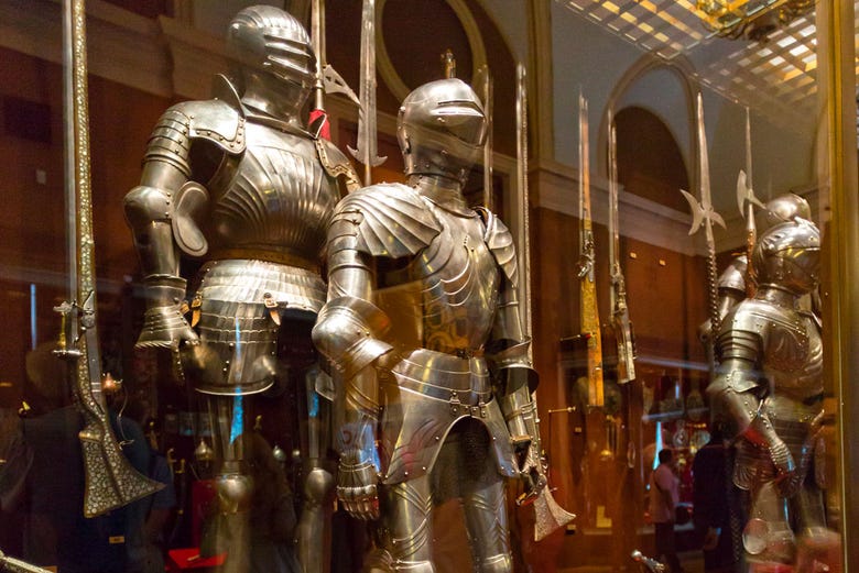 Exibição de armaduras no Palácio do Arsenal do Kremlin