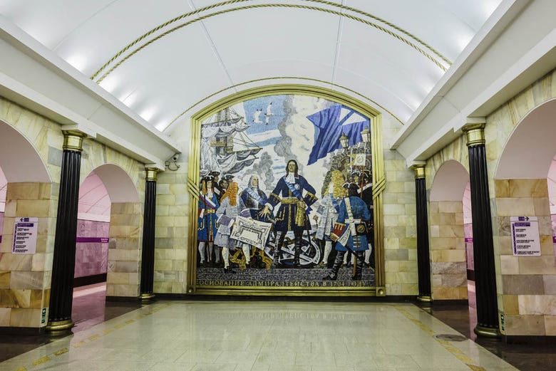 Mosaicos no metrô de São Petersburgo