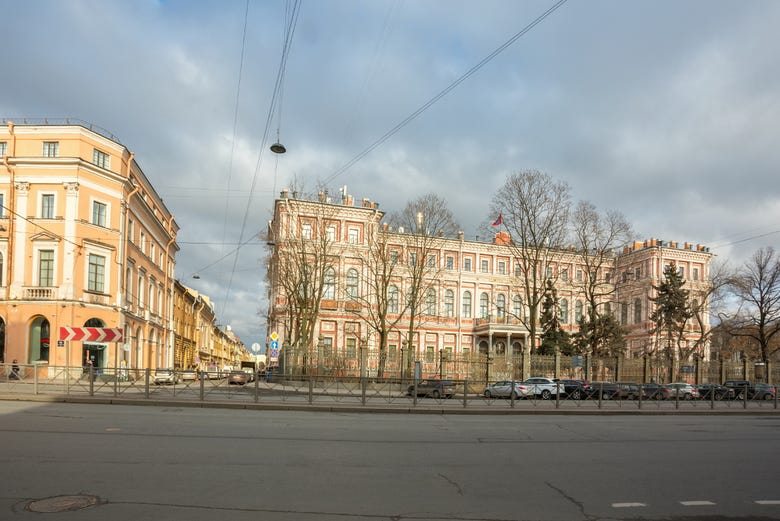 Outside Nikolaevsky Palace
