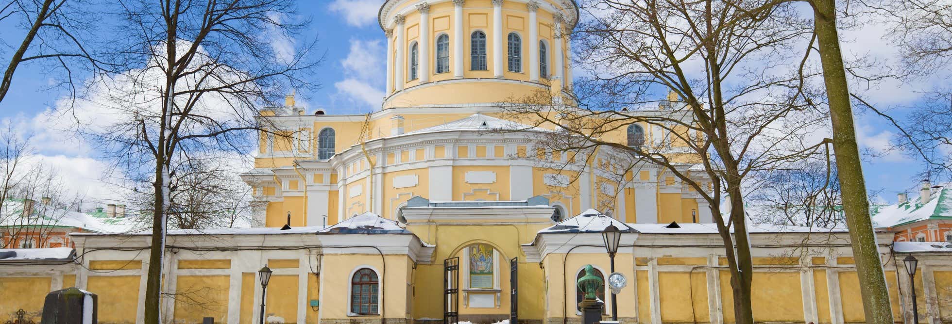 Tour por el monasterio de Alejandro Nevski y tumba de Dostoyevski