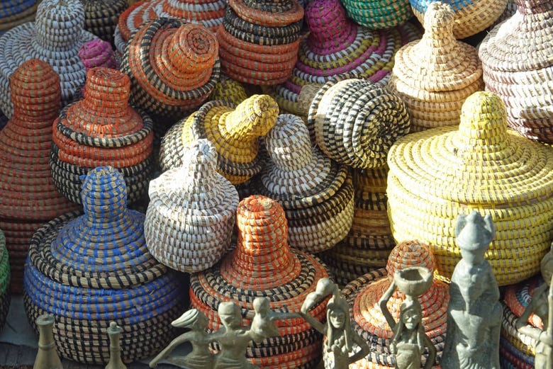 Mercado tradicional em Mbour