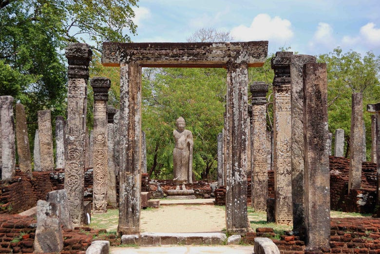 Adentrándonos en las ruinas de Polonnaruwa