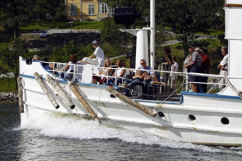 Desfrutando do passeio de barco por Estocolmo