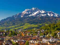 Lucerna a los pies del Monte Pilatus
