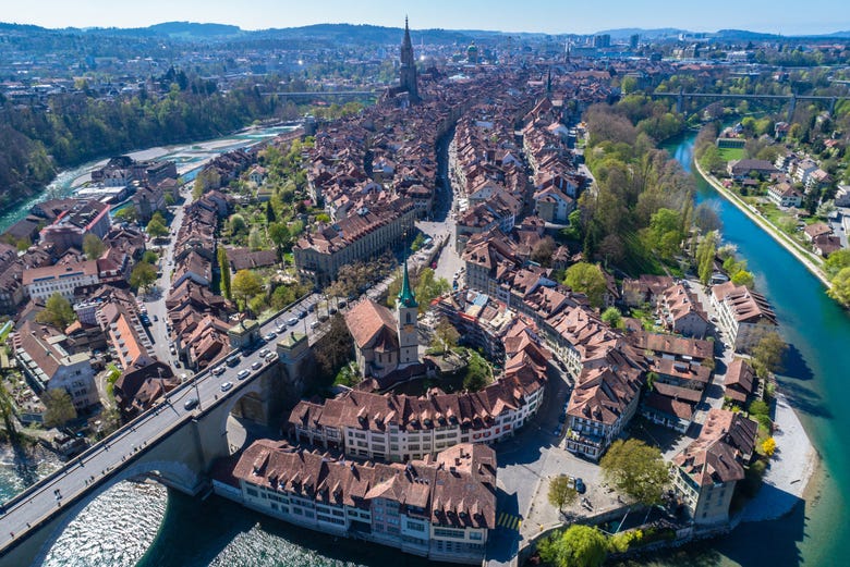 Panoramica di Berna, sulla riva del fiume Aar