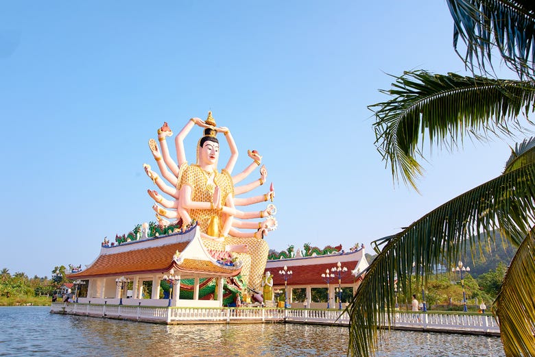 Statue of Guanyin at Wat Plai Laem Temple