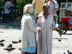 Mulheres na praça de Beyazit