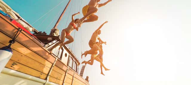 Fiesta en barco por la isla Dolphin con comida