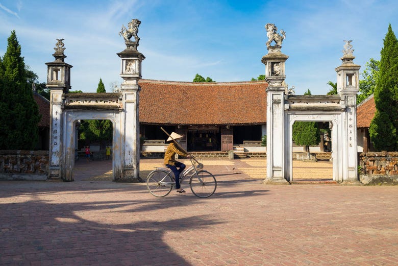Paseando en bicicleta por Duong Lam