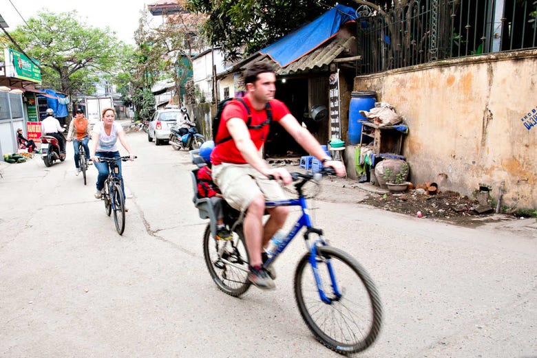 Paseo en bicicleta por las calles de Hanói