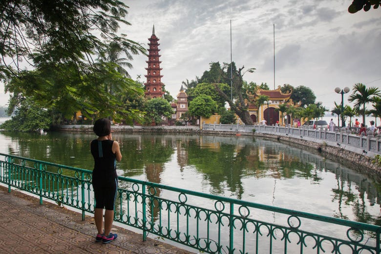  Pagoda de Tran Quoc, en Hanói