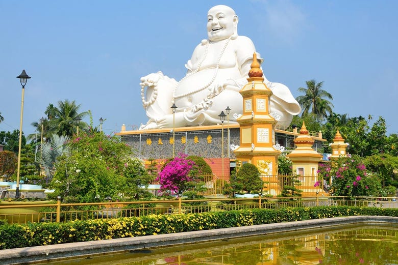 Giant Buddha statue at Vinh Trang