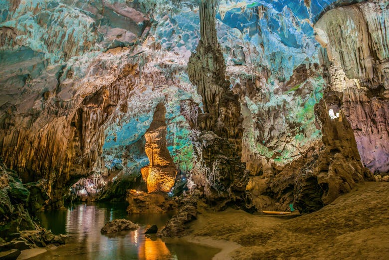 Interior de las cuevas de Phong Nha