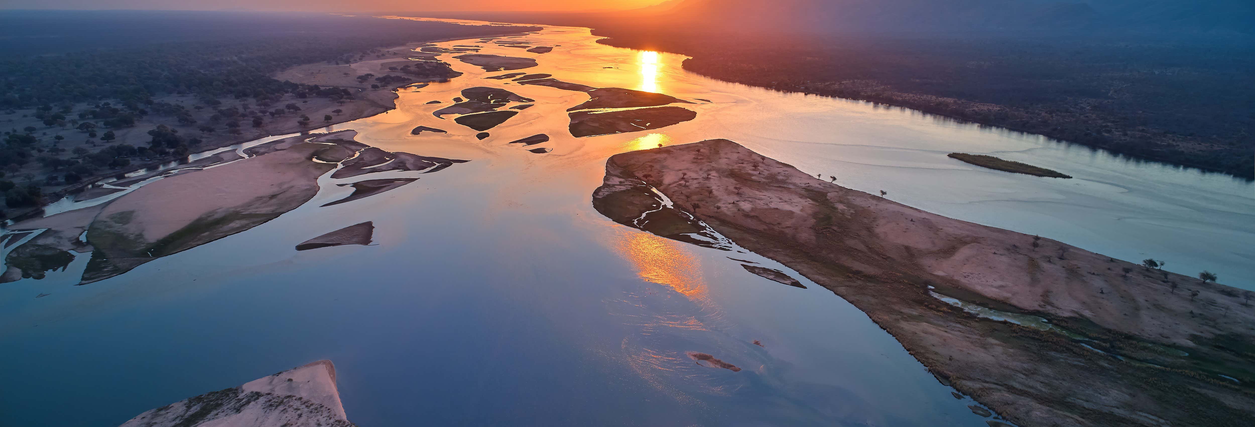 Paseo en barco al atardecer por el río Zambezi